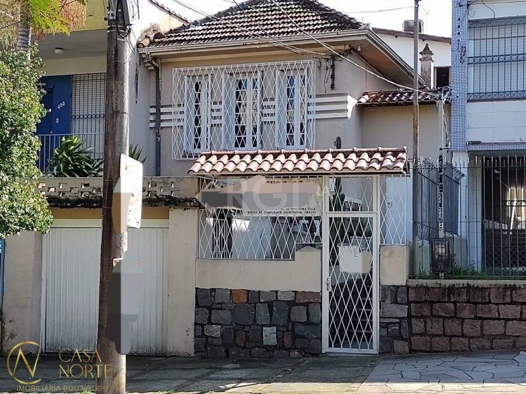 Casa à venda com 4 quartos, 181m², 1 vaga, Rua São Vicente no bairro Rio Branco em Porto Alegre