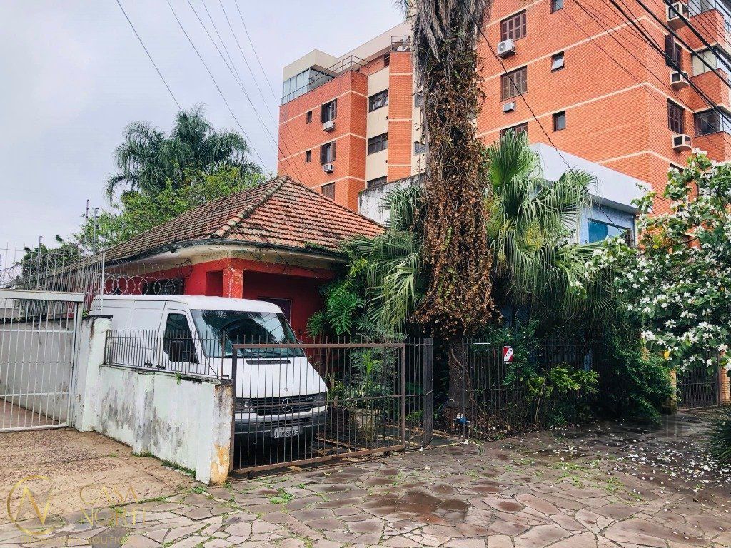 Casa à venda com 4 quartos, 300m², 2 vagas, Rua Marquês de Alegrete no bairro São João em Porto Alegre