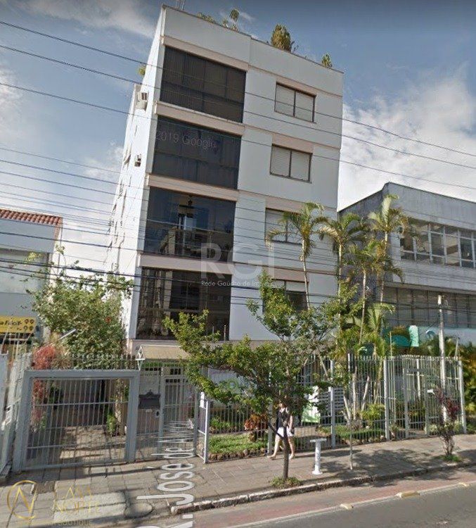 Cobertura à venda com 3 quartos, 166m², 1 vaga, Rua José de Alencar no bairro Menino Deus em Porto Alegre