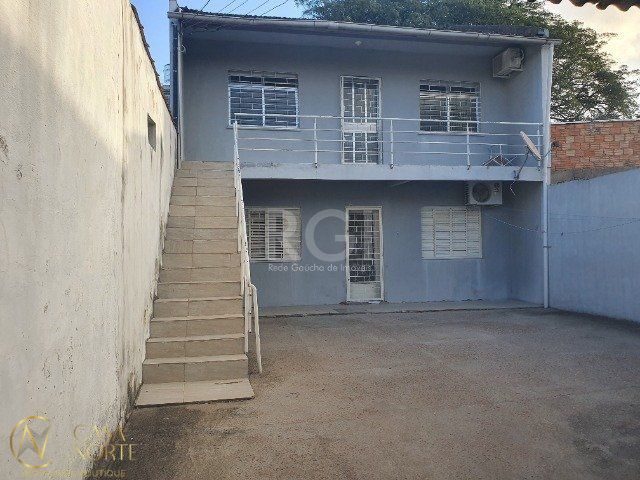Casa à venda com 4 quartos, 250m², 1 suíte, 8 vagas, Rua Souza Lobo no bairro Vila Jardim em Porto Alegre