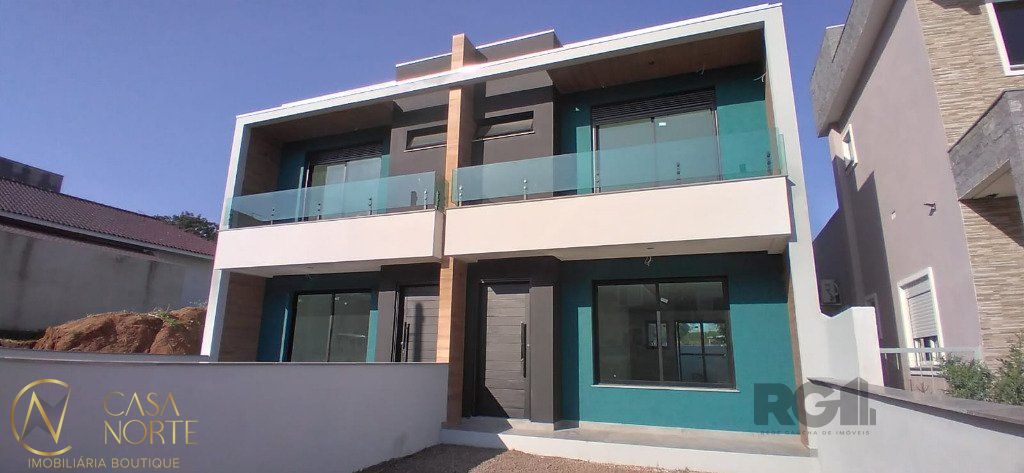 Sobrado à venda com 3 quartos, 123m², 1 suíte, 2 vagas, Rua Ana Abruzzi no bairro Mário Quintana em Porto Alegre