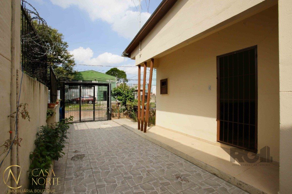 Casa à venda com 4 quartos, 150m², 3 vagas, Avenida Salvador Leão no bairro Sarandi em Porto Alegre
