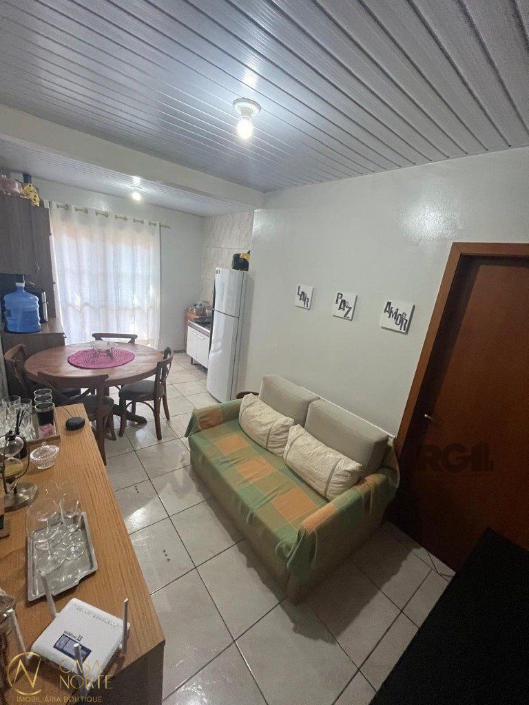 Casa à venda com 2 quartos, 49m², 1 vaga, Rua Solon Vieira Marques no bairro Restinga em Porto Alegre
