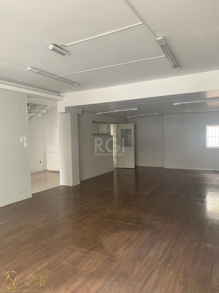 Casa Comercial à venda , 300m², Avenida Cristovao Colombo no bairro Floresta em Porto Alegre
