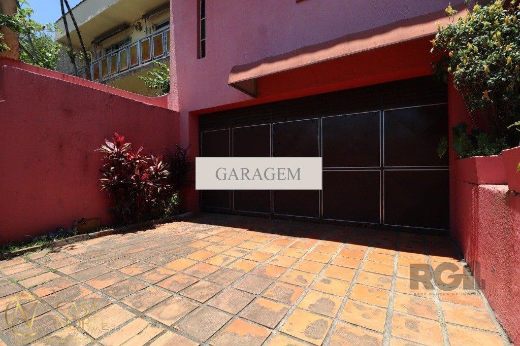 Casa à venda com 3 quartos, 183m², 1 suíte, 3 vagas, Rua Fernando Abbott no bairro Cristo Redentor em Porto Alegre