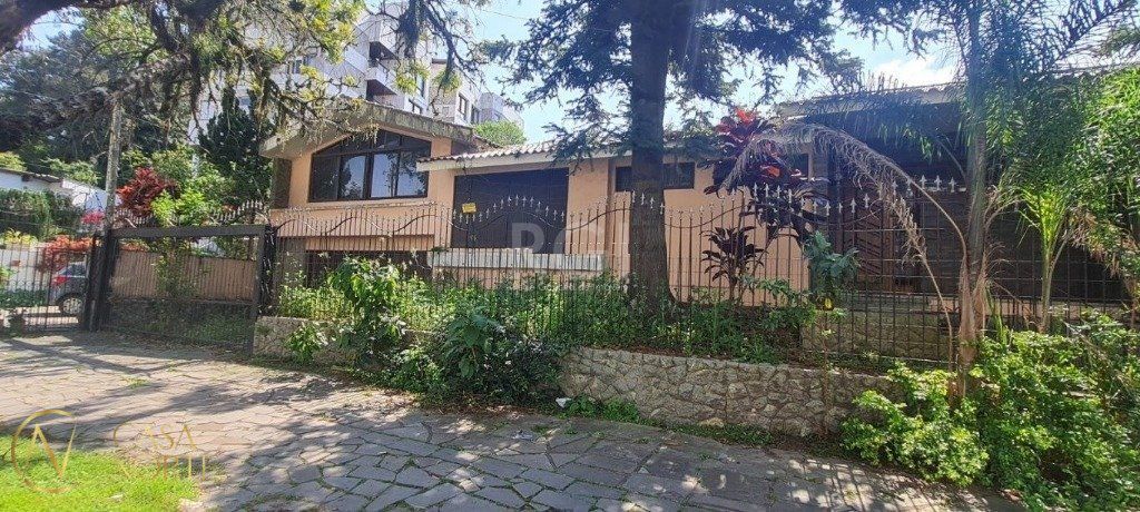 Casa à venda com 4 quartos, 400m², 1 suíte, 4 vagas, Avenida Montreal no bairro Jardim Lindóia em Porto Alegre