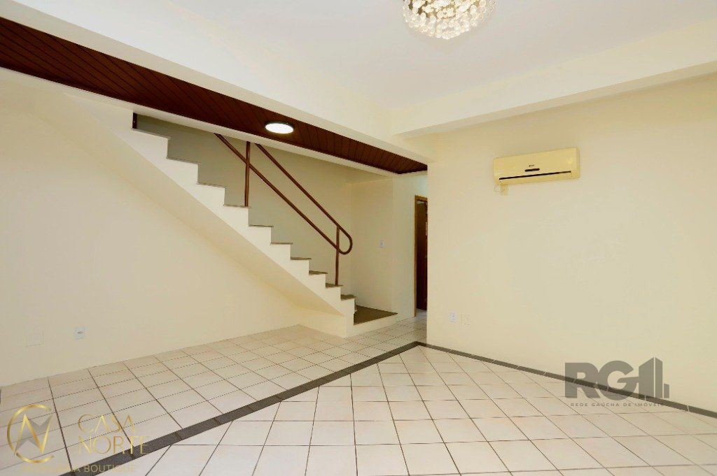Casa à venda com 3 quartos, 163m², 1 suíte, 1 vaga, Rua Abdo Jorge Curi no bairro Parque Santa Fé em Porto Alegre