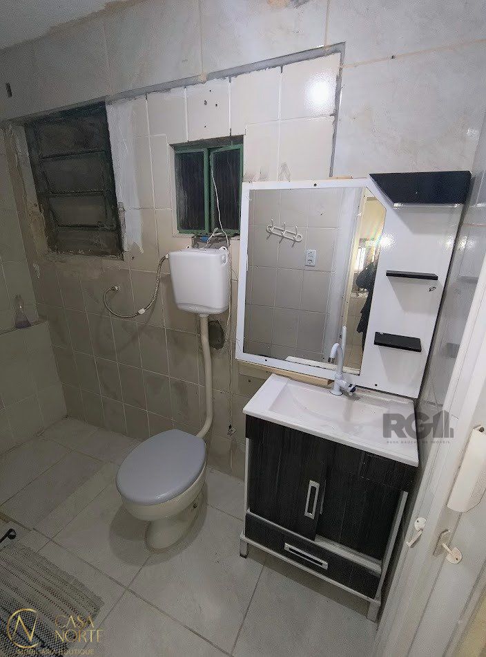 Casa à venda com 5 quartos, 280m², 1 vaga, Rua Rafael Clark no bairro Partenon em Porto Alegre