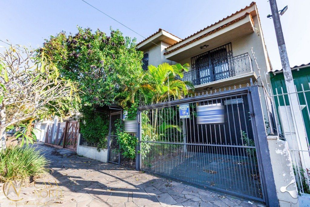 Casa à venda com 3 quartos, 500m², 3 suítes, 4 vagas, Avenida Benno Mentz no bairro Vila Ipiranga em Porto Alegre