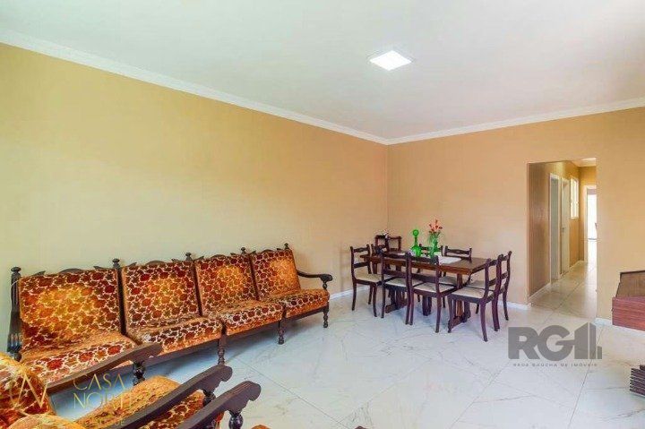 Casa à venda com 4 quartos, 201m², 2 suítes, 4 vagas, Rua Adão Baino no bairro Cristo Redentor em Porto Alegre