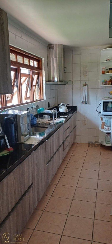 Casa à venda com 3 quartos, 271m², 1 suíte, 2 vagas, Rua Ibanez André Pitthan Souza no bairro Jardim Sabará em Porto Alegre