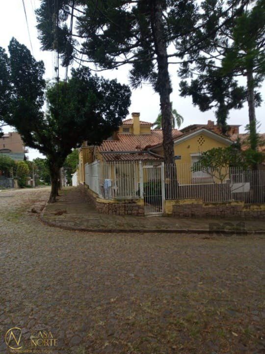 Casa à venda com 3 quartos, 200m², 1 suíte, 2 vagas, Rua Marquês de Abrantes/ Antônio Ribeiro no bairro Santo Antônio em Porto Alegre