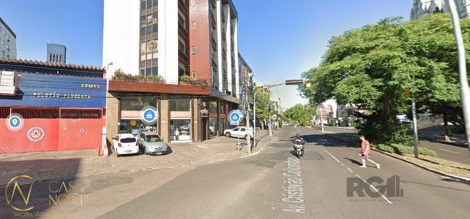 Loja à venda , 131m², Avenida Cristóvão Colombo no bairro Floresta em Porto Alegre