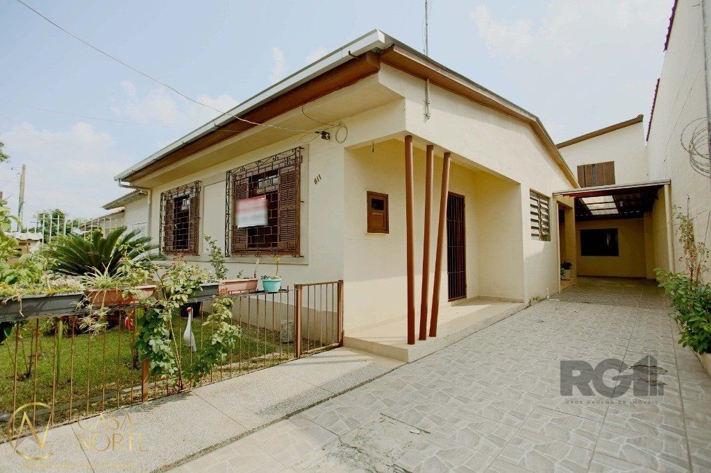 Casa à venda com 4 quartos, 150m², 3 vagas, Avenida Salvador Leão no bairro Sarandi em Porto Alegre