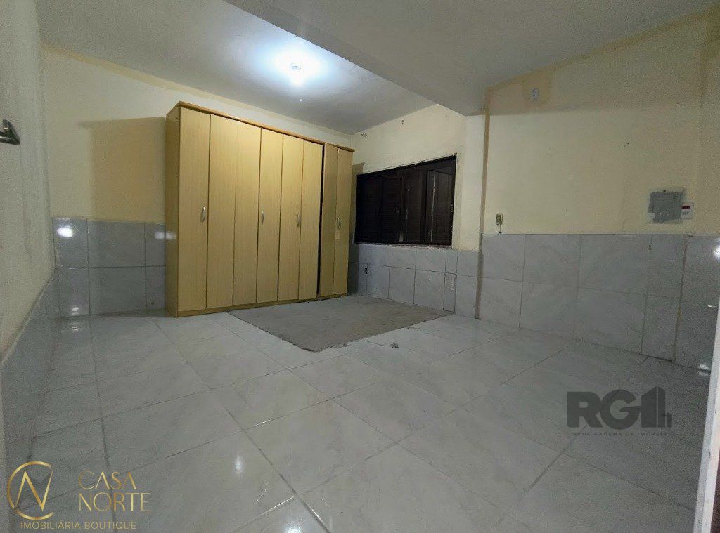 Casa à venda com 5 quartos, 280m², 1 vaga, Rua Rafael Clark no bairro Partenon em Porto Alegre