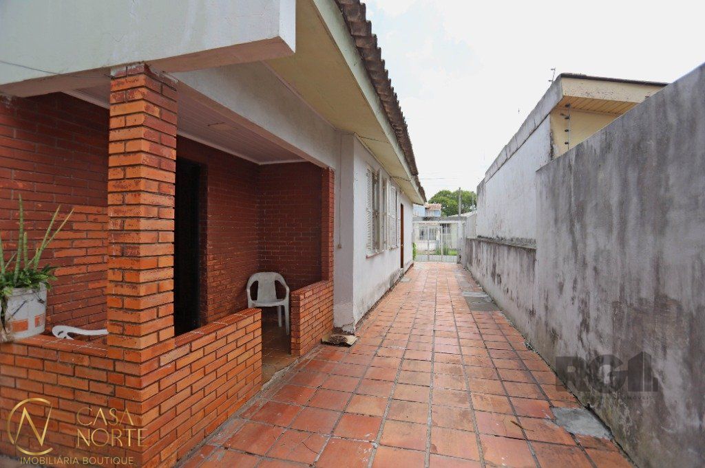 Casa à venda com 3 quartos, 128m², 1 suíte, 2 vagas, Rua Lila Ripoll no bairro Sarandi em Porto Alegre