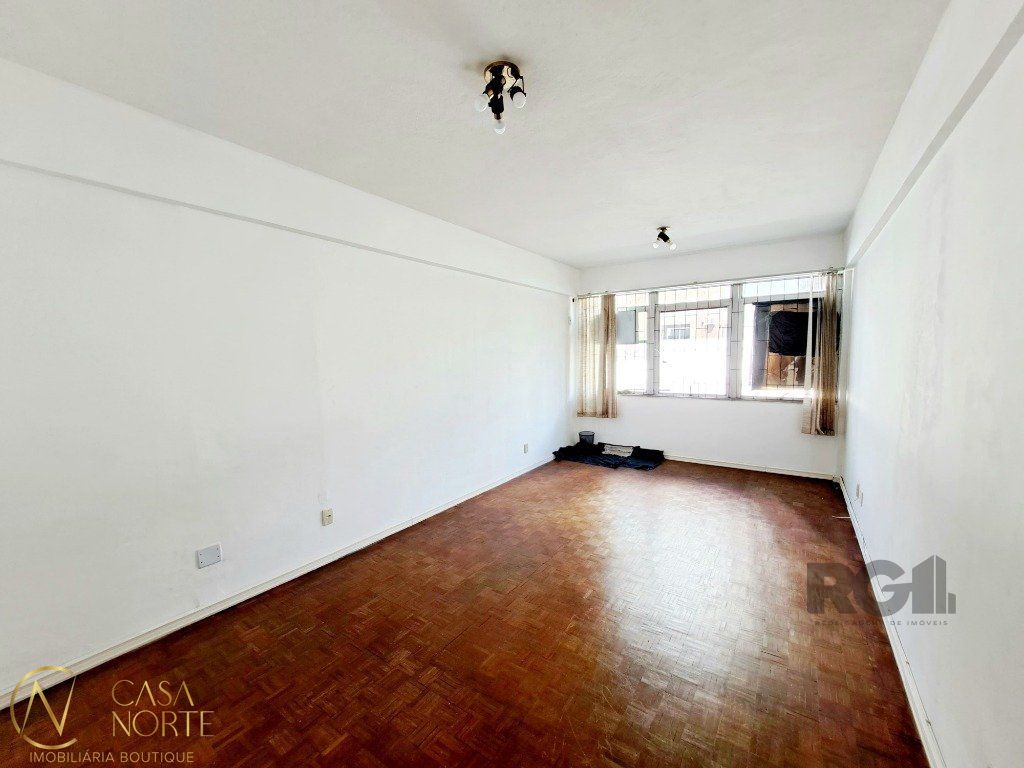 Sala Comercial à venda , 25m², Avenida Cristovao Colombo no bairro Floresta em Porto Alegre
