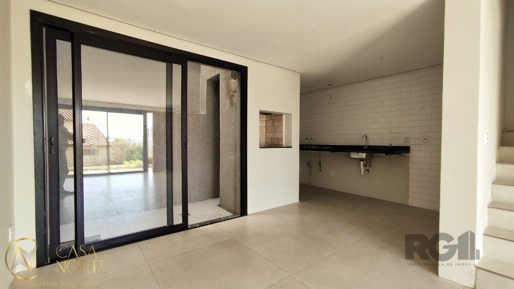 Sobrado à venda com 2 quartos, 76m², 2 suítes, 1 vaga, Rua Ana Abruzzi no bairro Mário Quintana em Porto Alegre