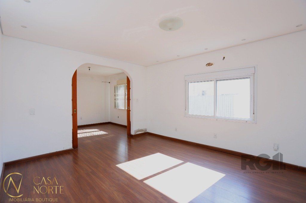Casa à venda com 3 quartos, 200m², 1 suíte, 2 vagas, Rua Luiz Cosme no bairro Passo da Areia em Porto Alegre