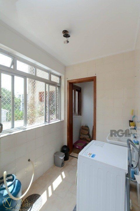 Apartamento à venda com 3 quartos, 178m², 1 vaga, Rua Guilherme Alves no bairro Partenon em Porto Alegre