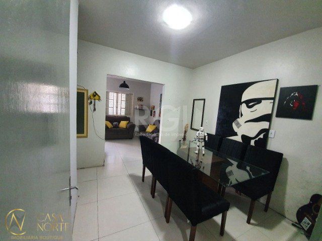 Casa à venda com 4 quartos, 250m², 1 suíte, 8 vagas, Rua Souza Lobo no bairro Vila Jardim em Porto Alegre