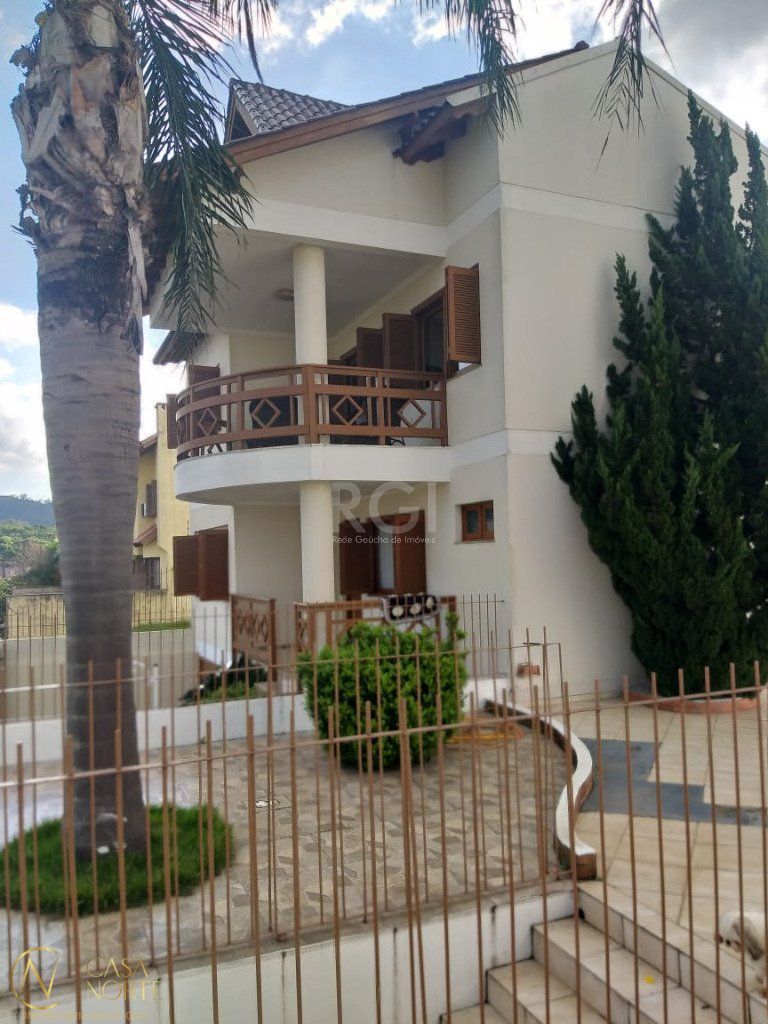 Casa de Condomínio à venda com 2 quartos, 237m², 1 suíte, 2 vagas, Rua Antônio Delapieve no bairro Mário Quintana em Porto Alegre