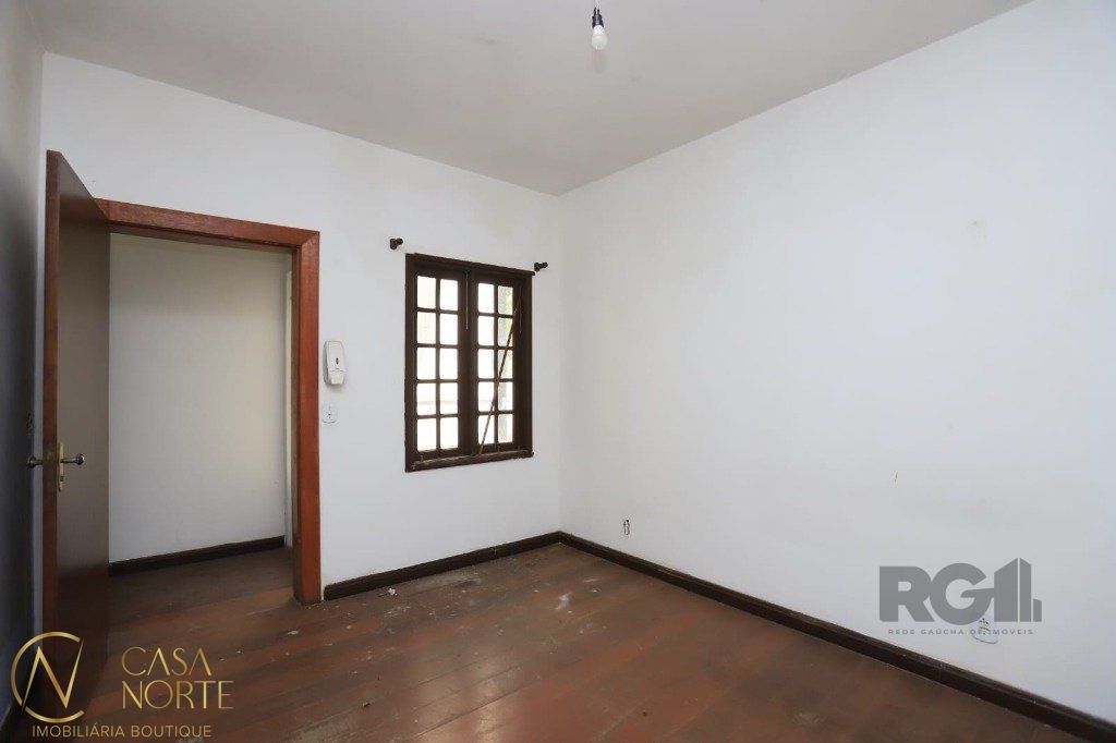 Casa à venda com 3 quartos, 300m², 1 suíte, 1 vaga, Rua Santa Terezinha no bairro Farroupilha em Porto Alegre