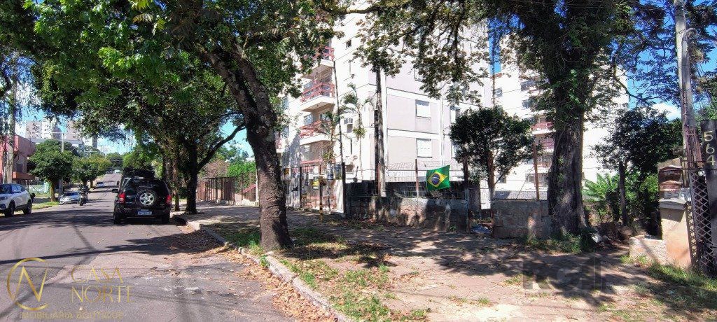 Terreno à venda  com 219m², Rua Dário Totta no bairro Teresópolis em Porto Alegre