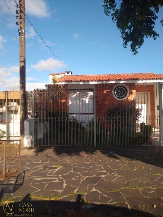 Casa à venda com 4 quartos, 414m², 1 suíte, 4 vagas, Rua Delfino Riet no bairro Santo Antônio em Porto Alegre