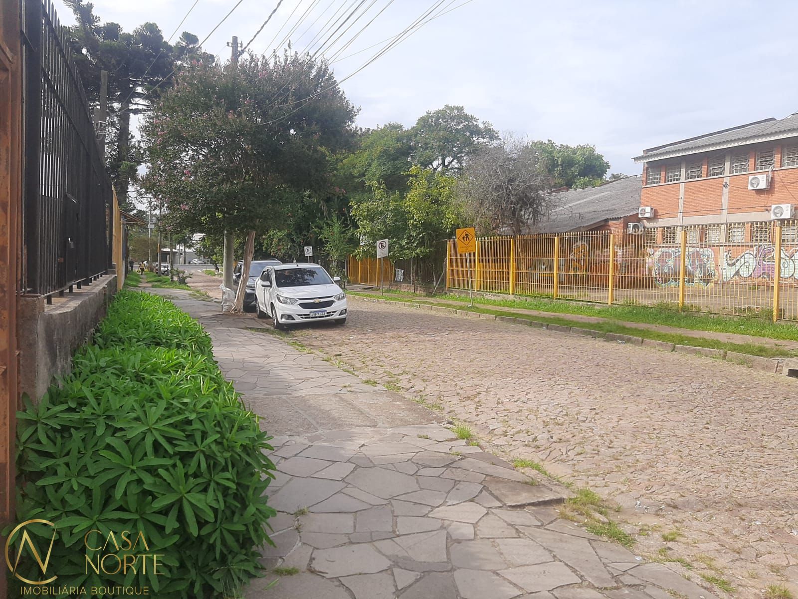 Terreno à venda  com 310m², Rua Hélio Pimpão no bairro Morro Santana em Porto Alegre