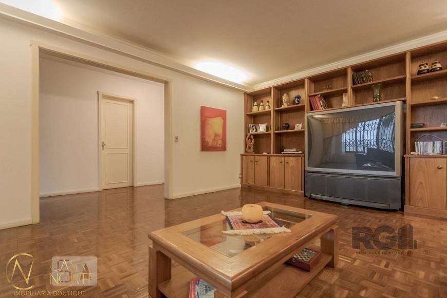 Casa à venda com 4 quartos, 329m², 1 suíte, 3 vagas, Rua João Paetzel no bairro Chácara das Pedras em Porto Alegre