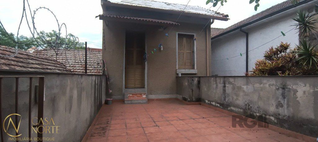 Casa à venda com 3 quartos, 178m², 1 vaga, Rua Emancipação no bairro Floresta em Porto Alegre