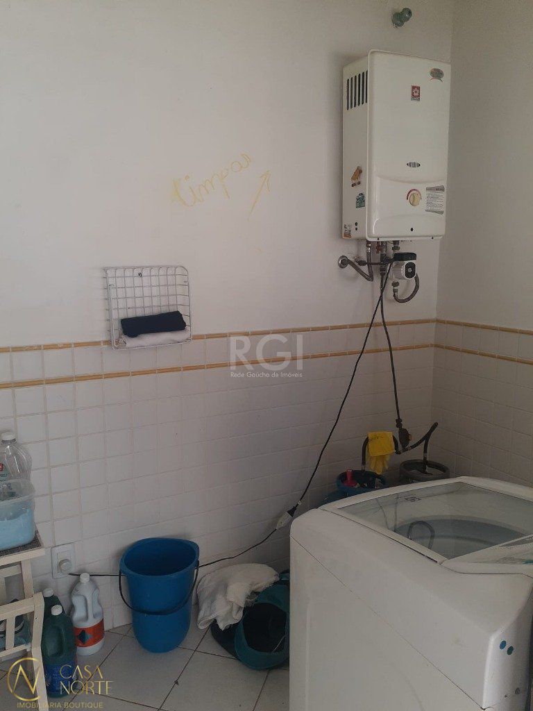Casa à venda com 3 quartos, 300m², 1 suíte, 4 vagas, Avenida La Paz no bairro Jardim Lindóia em Porto Alegre