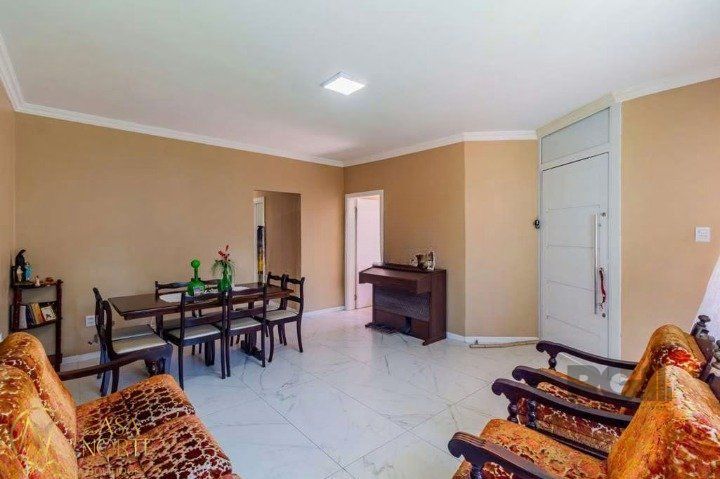 Casa à venda com 4 quartos, 201m², 2 suítes, 4 vagas, Rua Adão Baino no bairro Cristo Redentor em Porto Alegre