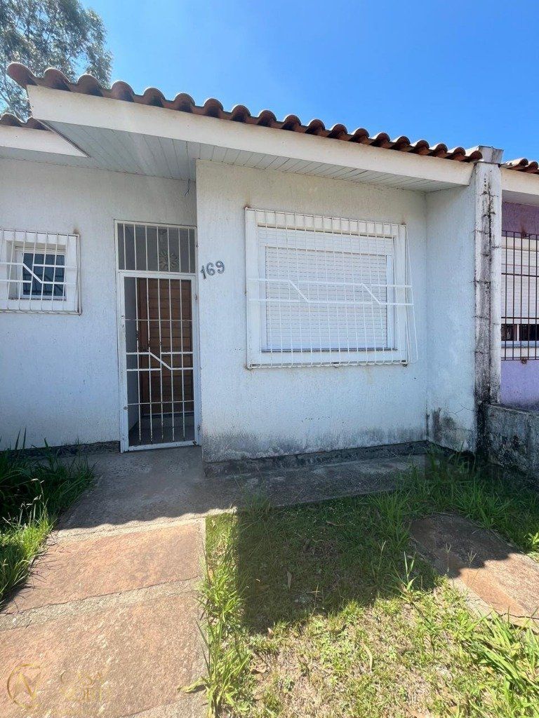 Casa à venda com 2 quartos, 49m², 1 vaga, Rua Solon Vieira Marques no bairro Restinga em Porto Alegre