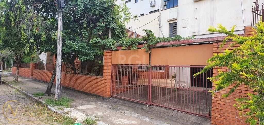 Casa à venda com 3 quartos, 167m², 2 vagas, Rua Azevedo Sodre no bairro Passo da Areia em Porto Alegre