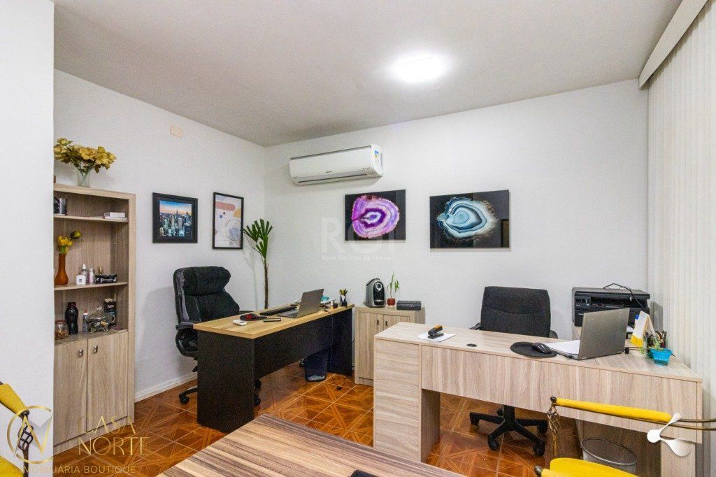 Casa à venda com 3 quartos, 215m², 1 suíte, 4 vagas, Rua Professor Leopoldo Tietbohl no bairro Jardim Itu em Porto Alegre