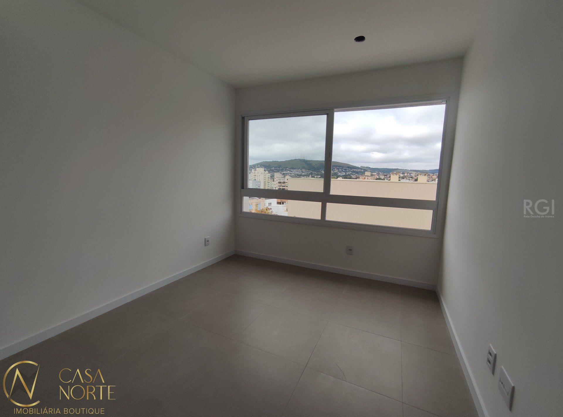 Duplex à venda com 2 quartos, 83m², 2 suítes, 2 vagas, Rua Riveira no bairro Petrópolis em Porto Alegre