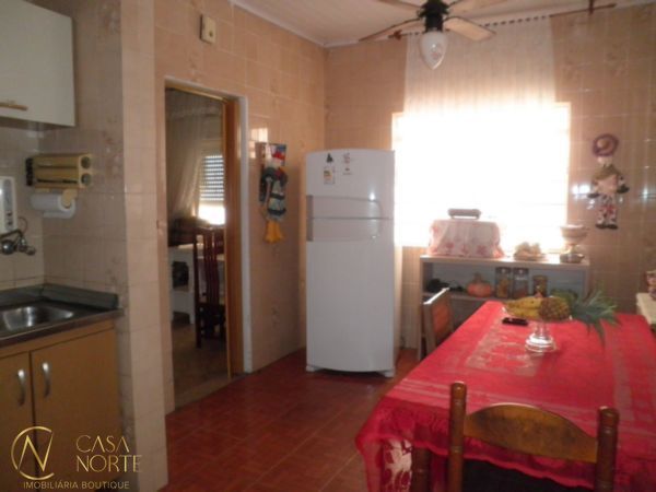 Casa à venda com 3 quartos, 150m², 2 vagas, Rua Doutor Ernesto Ludwig no bairro Chácara das Pedras em Porto Alegre