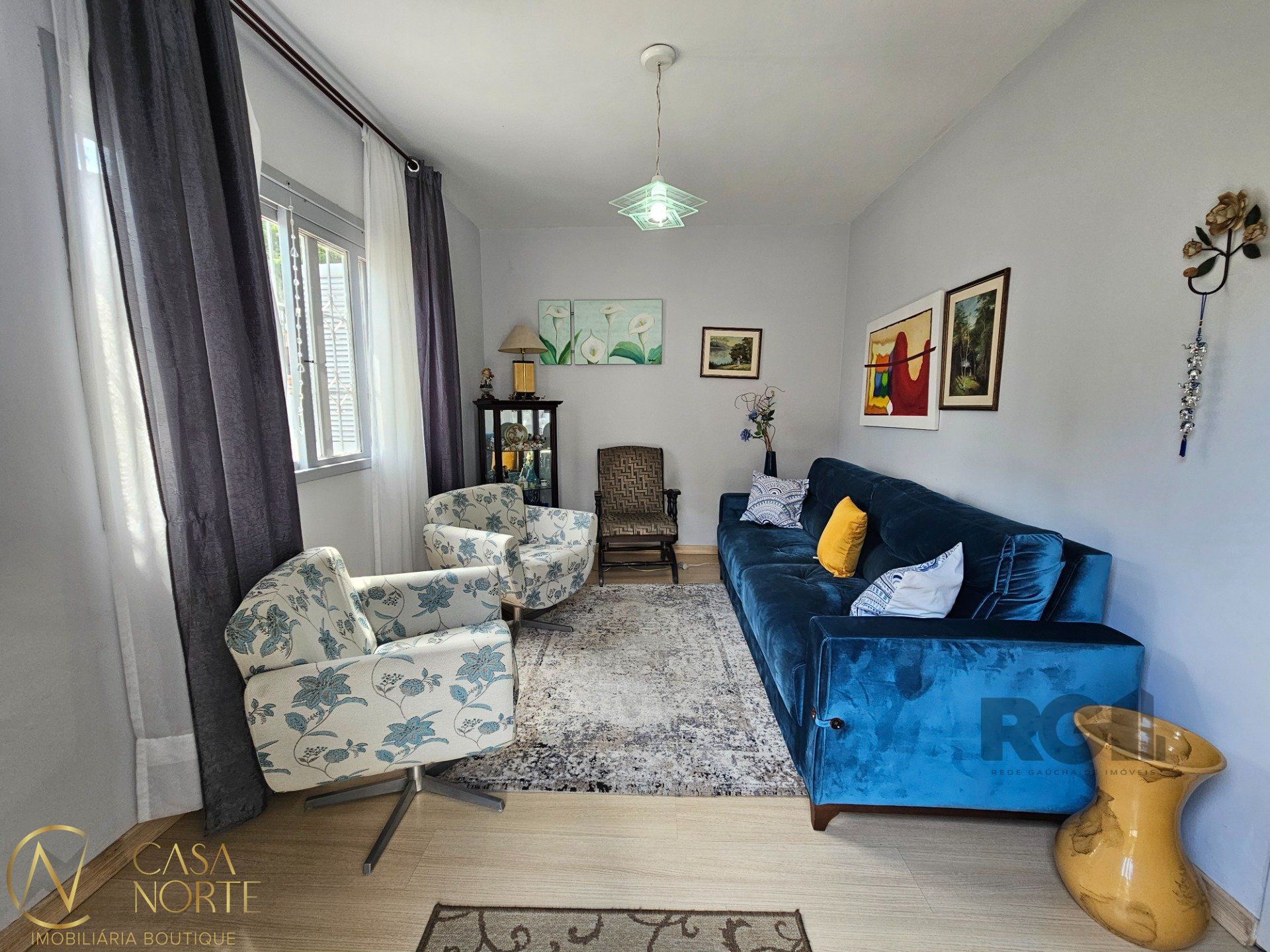 Casa à venda com 3 quartos, 123m², 1 suíte, 2 vagas, Rua Graciliano Ramos no bairro Jardim do Salso em Porto Alegre