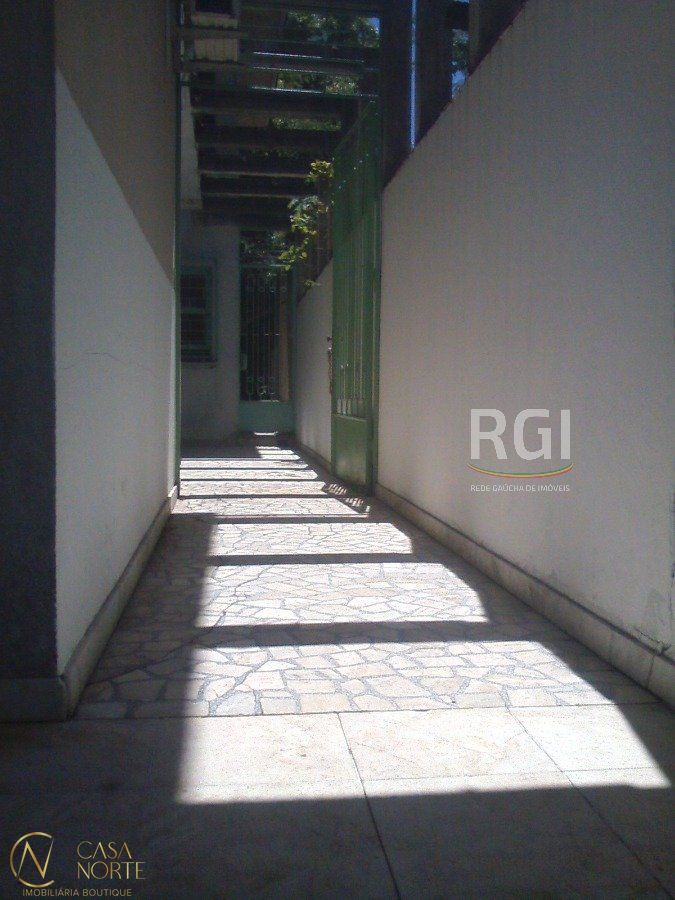 Casa à venda com 6 quartos, 510m², 1 suíte, 3 vagas, Rua Zamenhoff no bairro São João em Porto Alegre