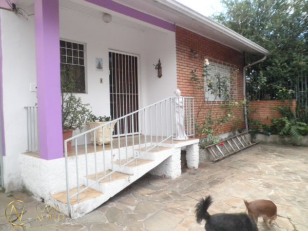 Casa à venda com 3 quartos, 150m², 2 vagas, Rua Doutor Ernesto Ludwig no bairro Chácara das Pedras em Porto Alegre