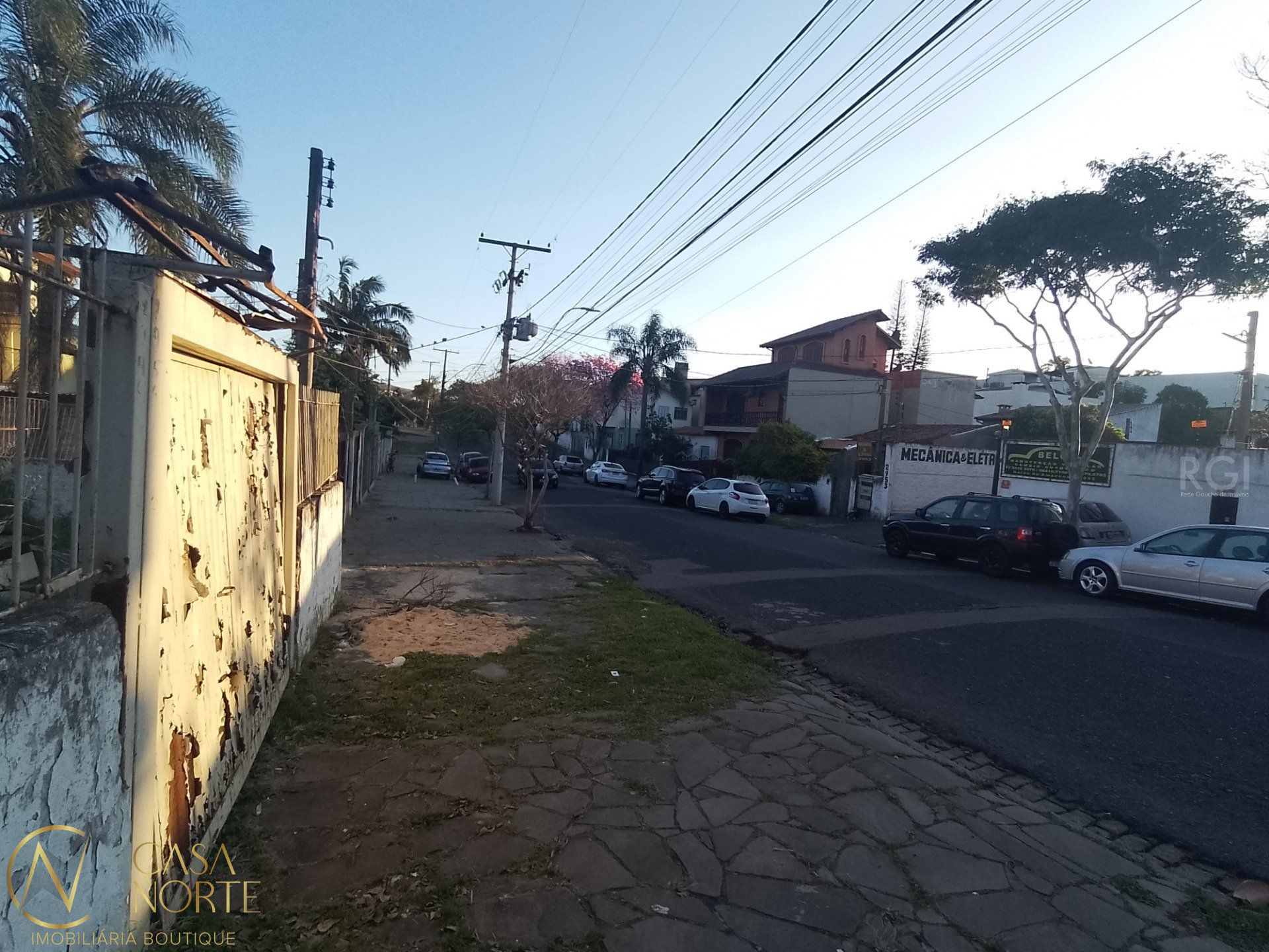 Terreno à venda  com 682m², Rua Barao do Amazonas no bairro Partenon em Porto Alegre