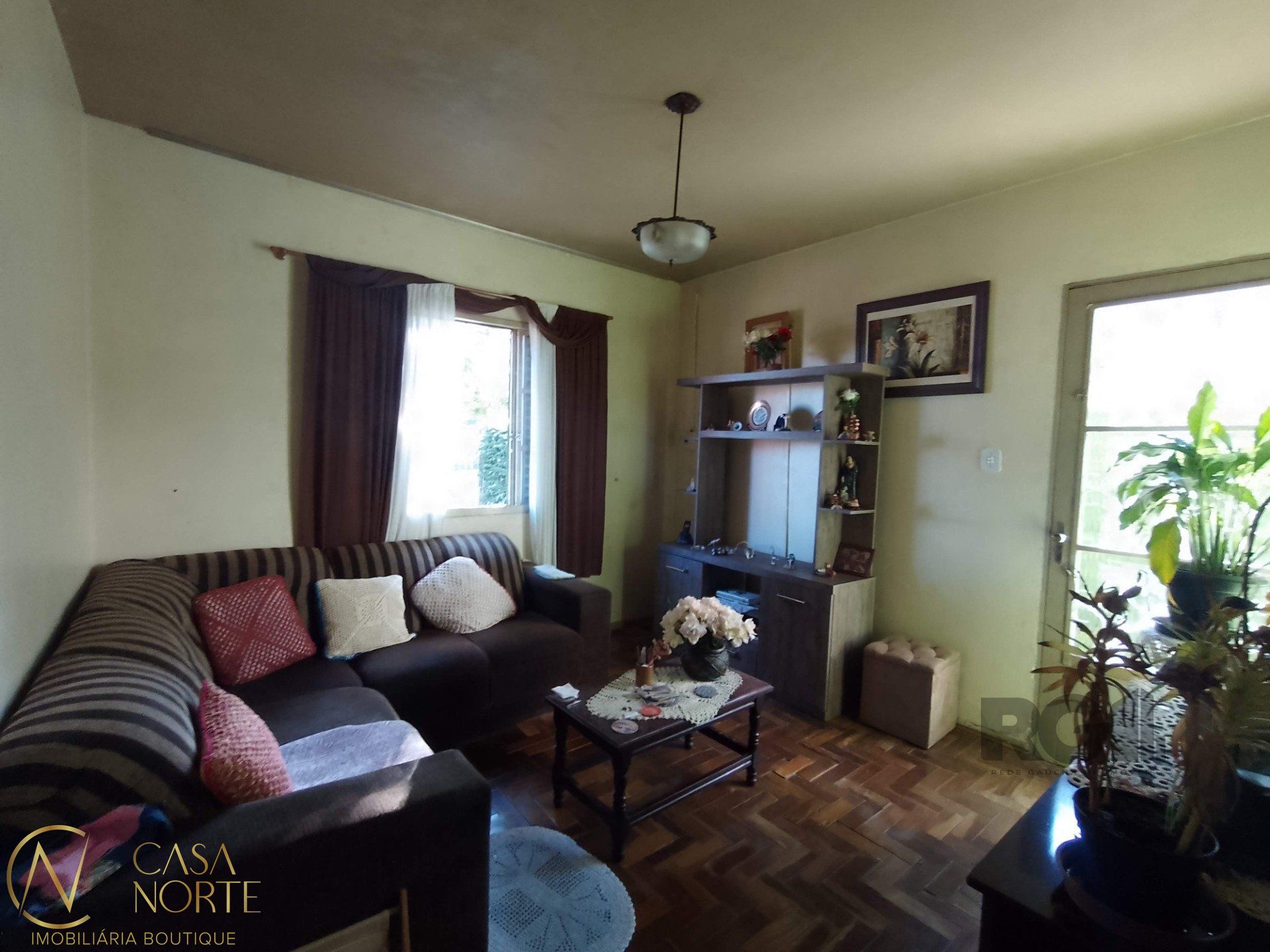 Casa à venda com 3 quartos, 90m², 2 vagas, Rua Alvaro Nicofe no bairro Vila Jardim em Porto Alegre