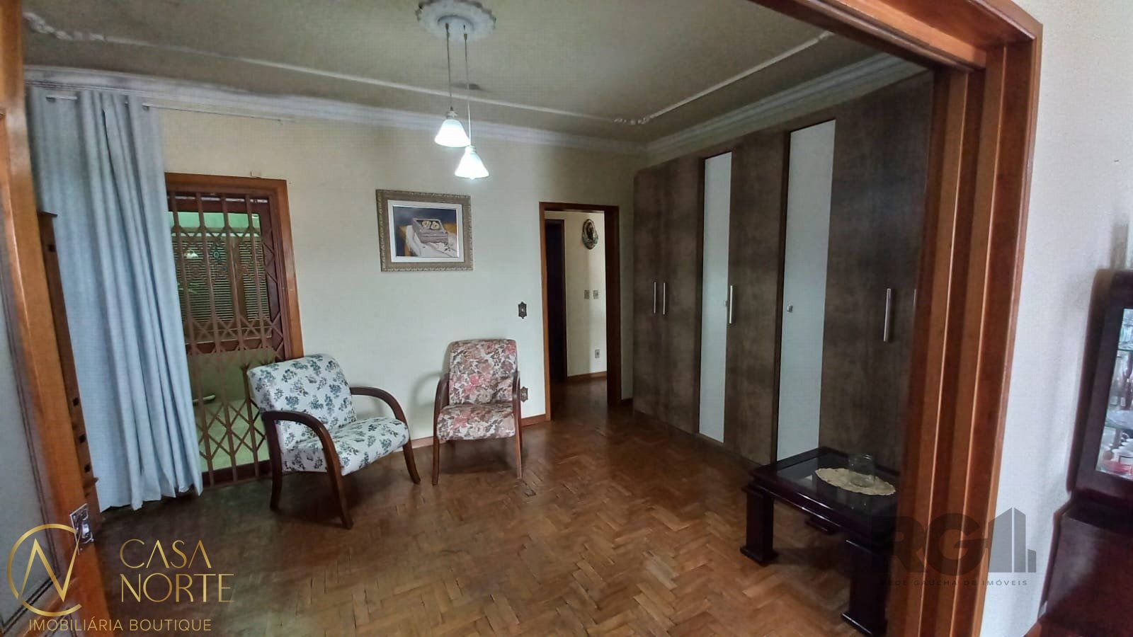 Casa à venda com 3 quartos, 467m², 1 suíte, 3 vagas, Rua Alfredo Ferreira Rodrigues no bairro Bom Jesus em Porto Alegre