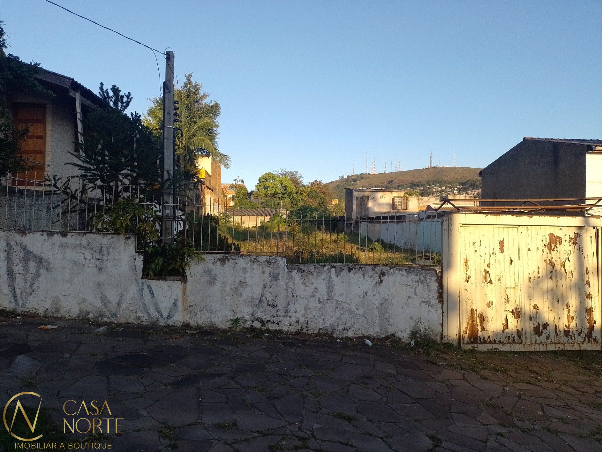Terreno à venda  com 682m², Rua Barao do Amazonas no bairro Partenon em Porto Alegre