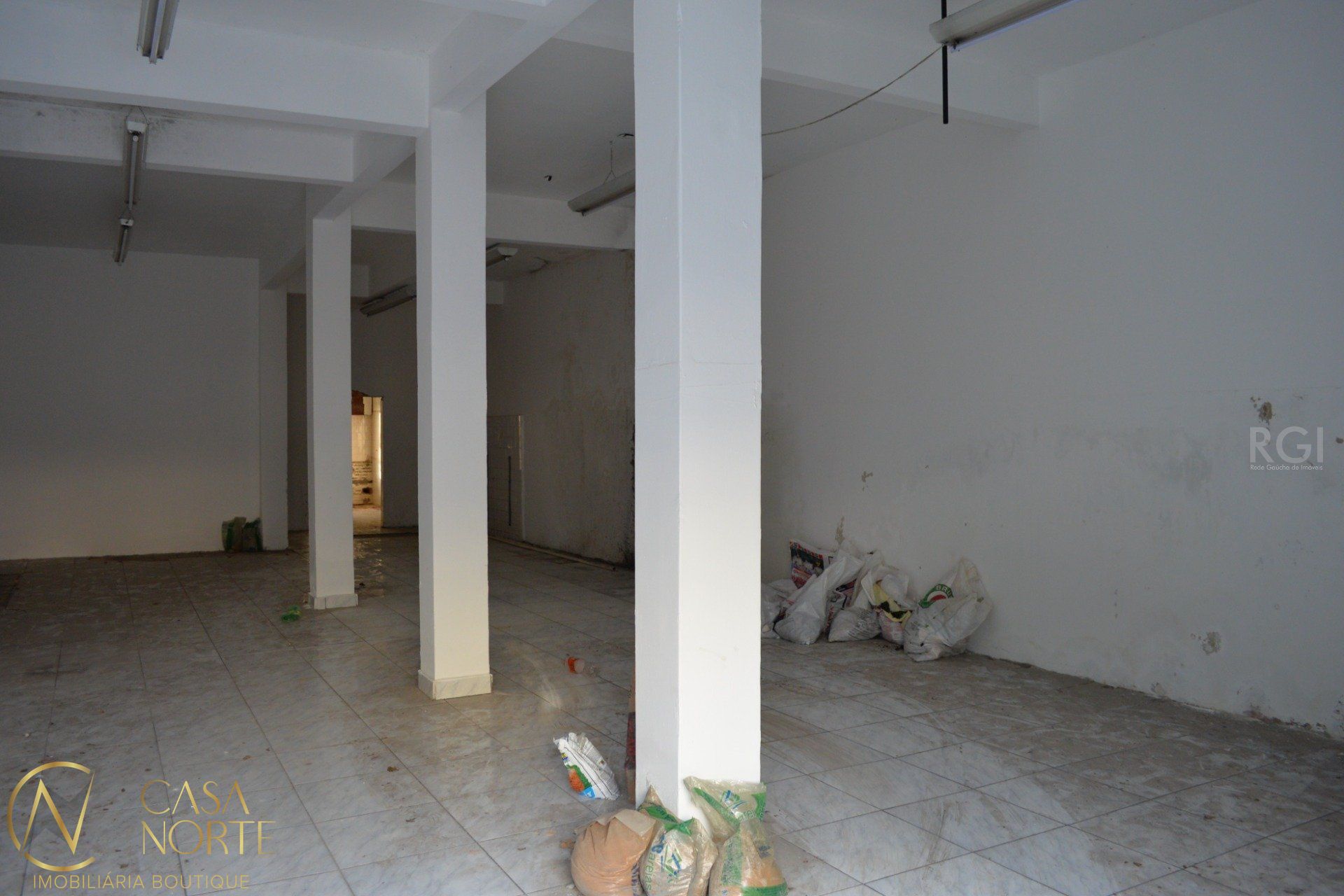 Prédio Residencial à venda com 7 quartos, 470m², Avenida Cristóvão Colombo no bairro São João em Porto Alegre