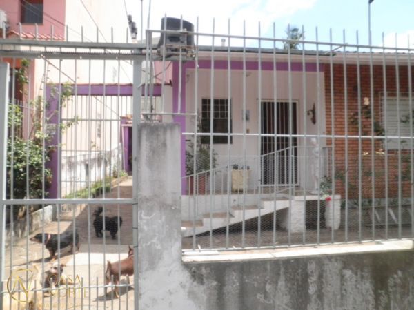 Casa à venda com 3 quartos, 150m², 2 vagas, Rua Doutor Ernesto Ludwig no bairro Chácara das Pedras em Porto Alegre