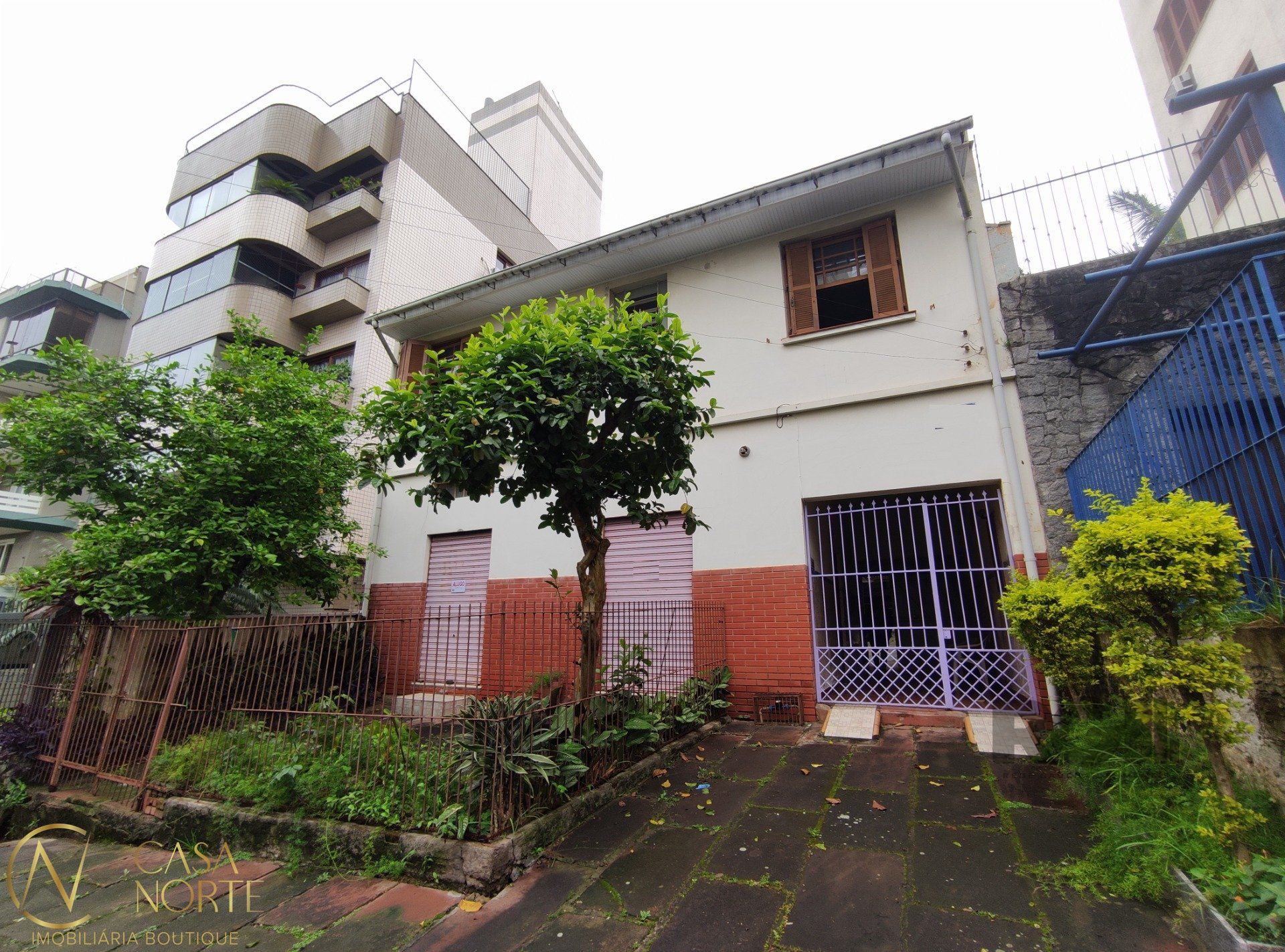 Casa à venda com 3 quartos, 200m², 4 vagas, Travessa Jundiai no bairro Higienópolis em Porto Alegre