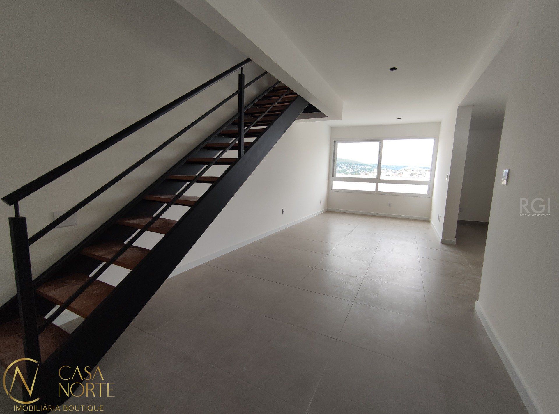 Duplex à venda com 2 quartos, 83m², 2 suítes, 2 vagas, Rua Riveira no bairro Petrópolis em Porto Alegre